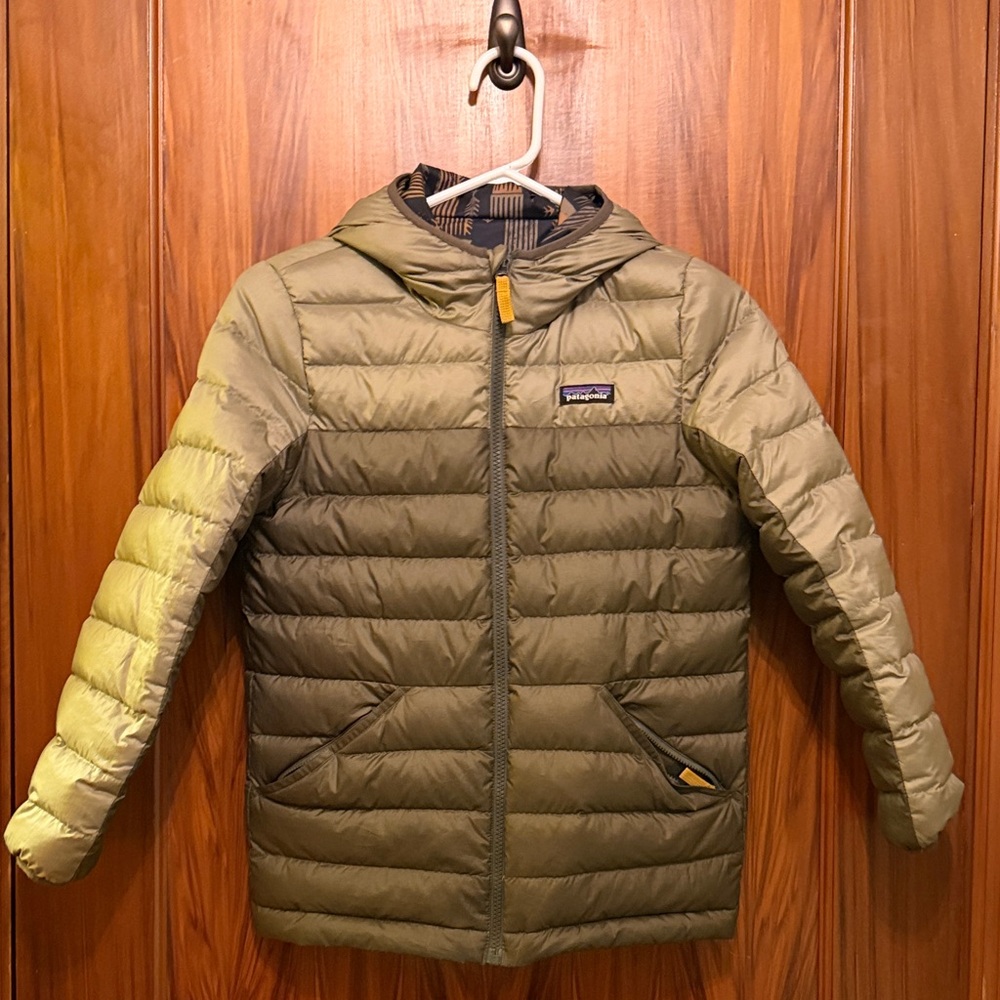 Kids Patagonia size medium Olive Green Puffer Jacket-Reversible
